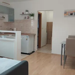 https://studio-seven.in-istria.net